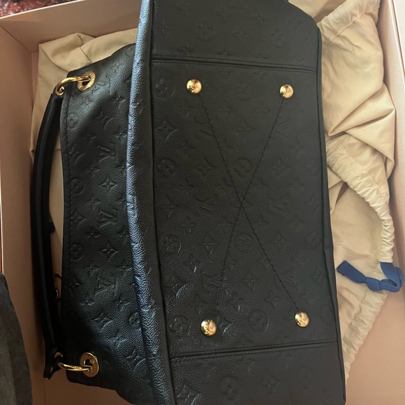 Pristine condition all black authentic Louis Vuitton leather Artsy - Picture 11 of 13